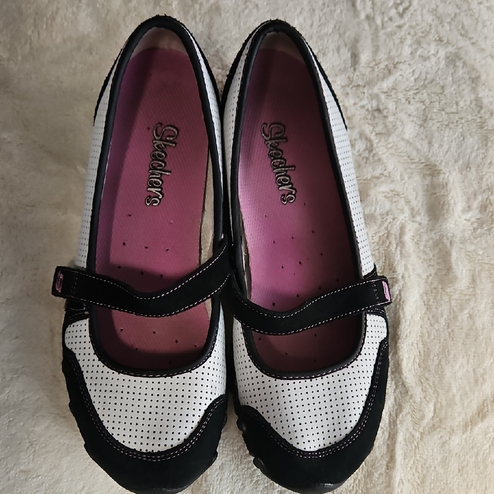 Skechers Women's Black and White Loafers‎